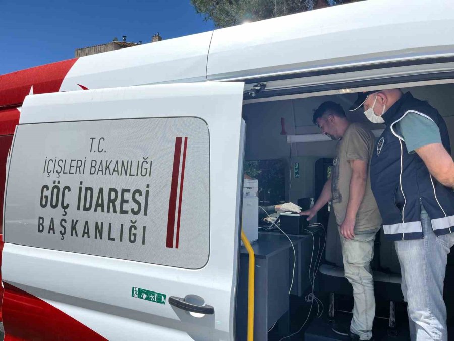 Eskişehir’deki Mobil Göç Noktası’nda Bin 577 Yabancının Kimlik Bilgileri Sorgulandı