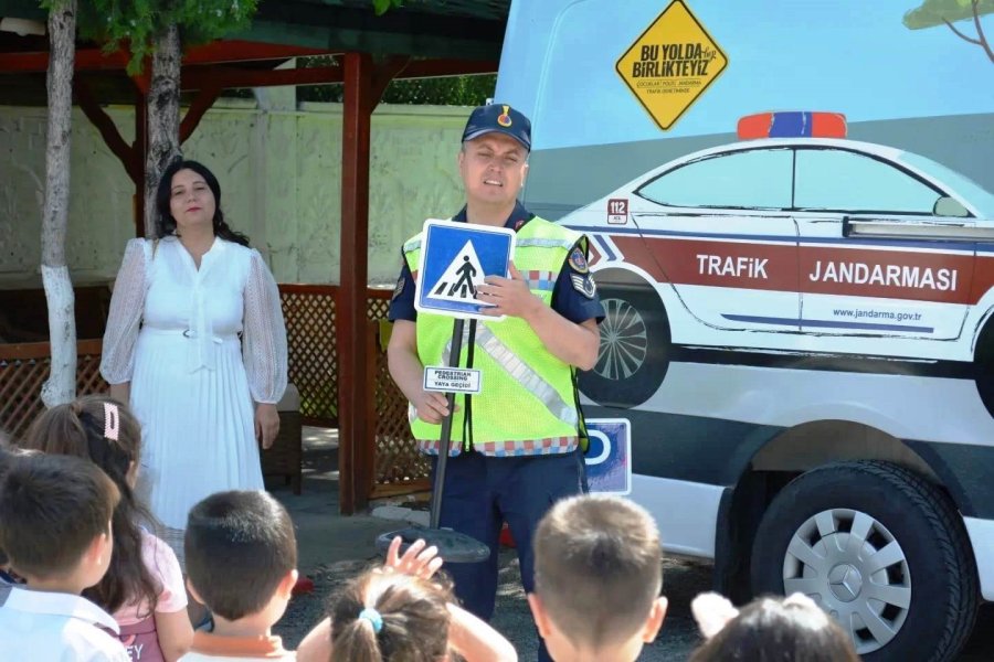 Kulu’da Jandarmadan Anaokulu Öğrencilerine Trafik Eğitimi