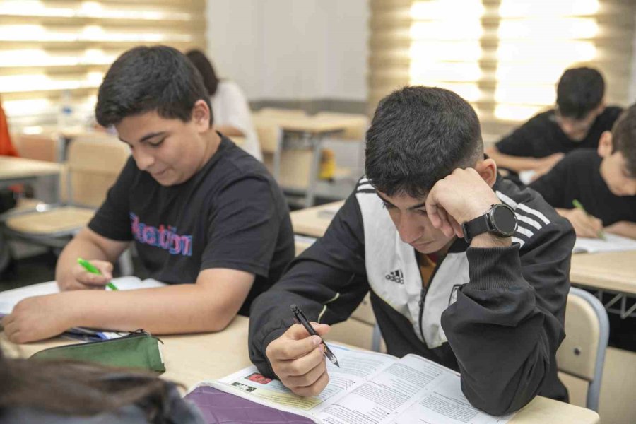 Mersin’de Öğrencilerin Sınav Kaygısını Aşmaları İçin Destek Veriliyor