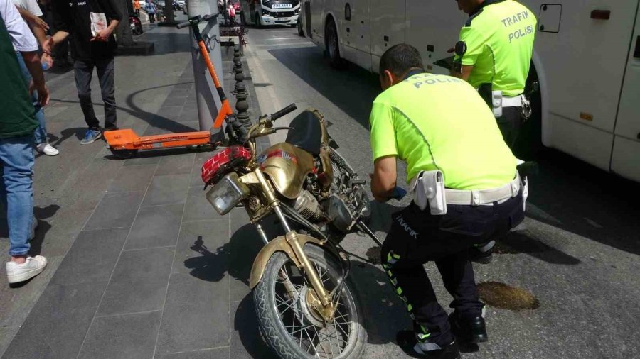 Trafik Polisinden Kaçamayınca Motosikleti Bırakıp Kayıplara Karıştılar