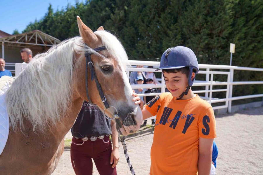 Adaptif Binicilik Eğitimleri Sürüyor