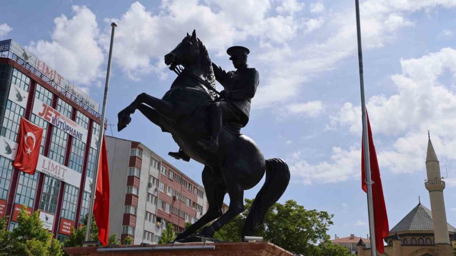 İç Anadolu’da Bayraklar Yarıya İndirildi