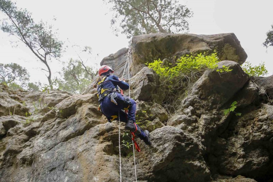 Ateş Savaşçılarının Kurtarma Tatbikatı Komandoları Aratmadı