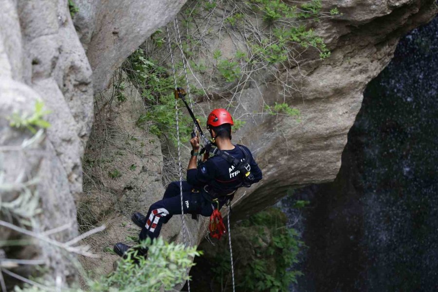 Ateş Savaşçılarının Kurtarma Tatbikatı Komandoları Aratmadı