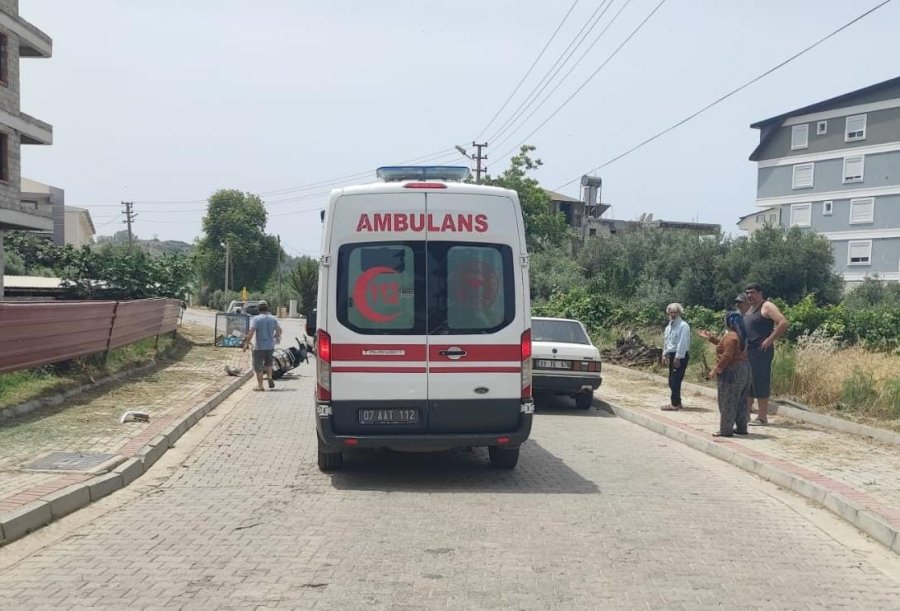 Gözüne Arı Çarpan Motosiklet Sürücüsü Hastanelik Oldu