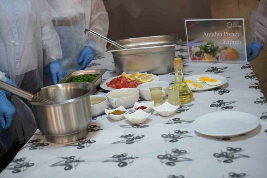 Türk Mutfağı Haftası’nda Coğrafi İşaretli Antalya Piyazı Yapıldı