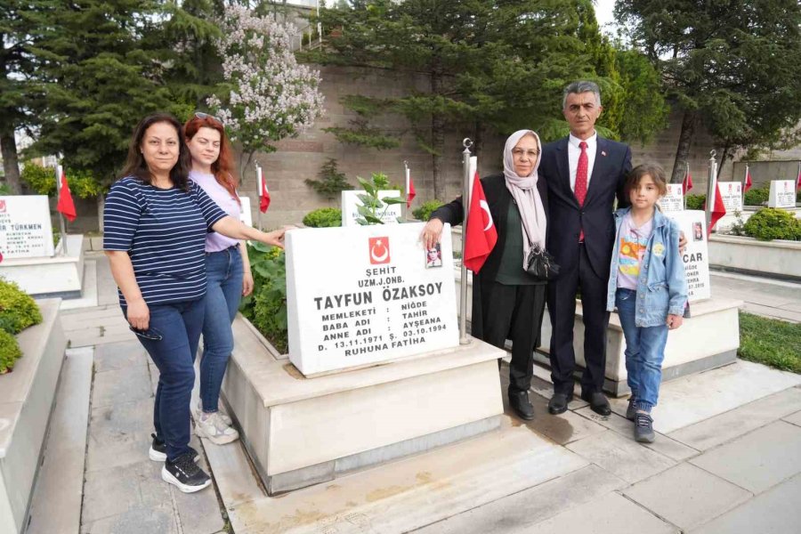 30 Yıldır Şehit Oğlunun Sembolik Mezarını Ziyaret Ediyor