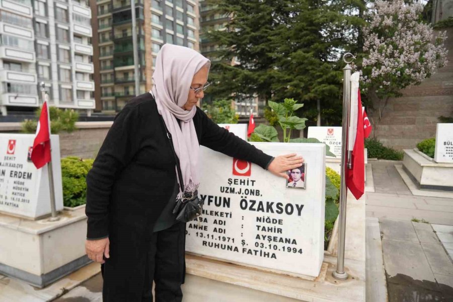 30 Yıldır Şehit Oğlunun Sembolik Mezarını Ziyaret Ediyor