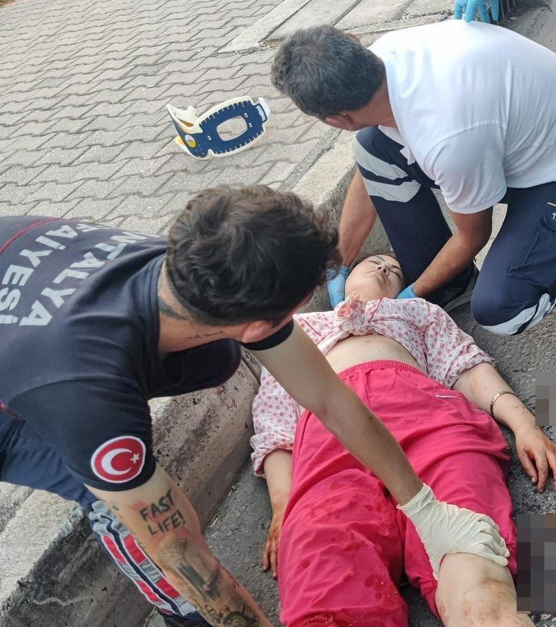 Kapısından Düştüğü Otobüsün Altında Kalan Özbek Kadın Yaralandı