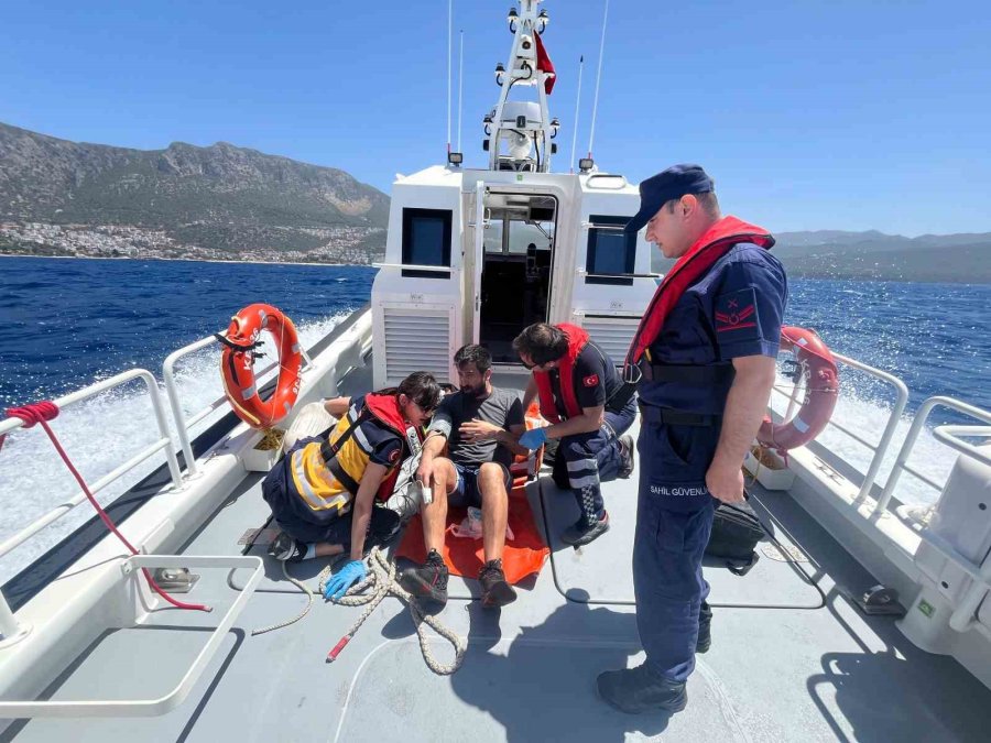 Gemide Rahatsızlanan Aşçı İçin Sahil Güvenlik Ekibi Alarma Geçti