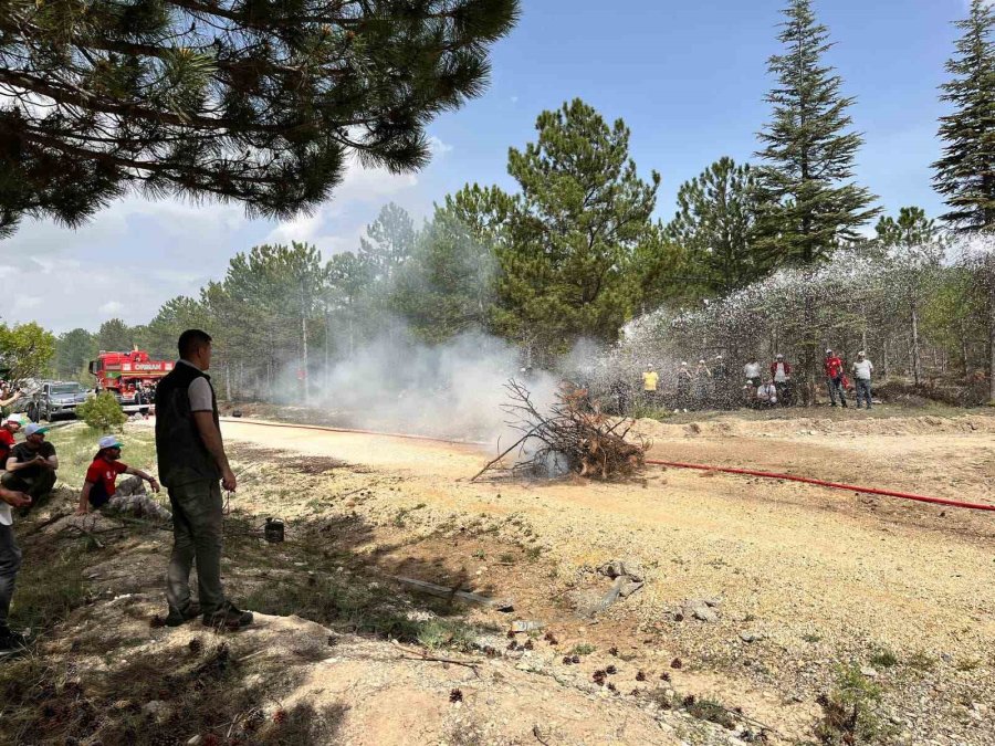 Konya’da Orman Gönüllüsü Öğretmenlere Yangın Gönüllü Eğitimi Verildi