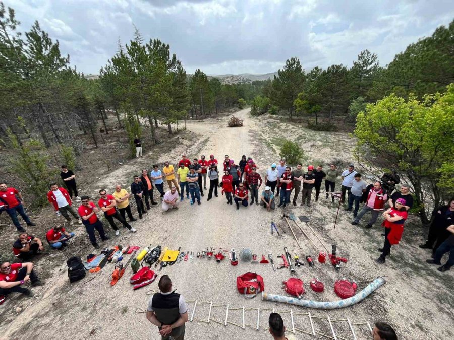 Konya’da Orman Gönüllüsü Öğretmenlere Yangın Gönüllü Eğitimi Verildi