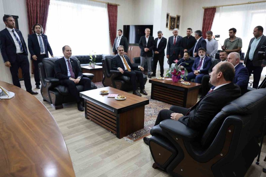 Erbakan’dan Konya’da Belediye Ve Parti Teşkilatlarına Hayırlı Olsun Ziyareti
