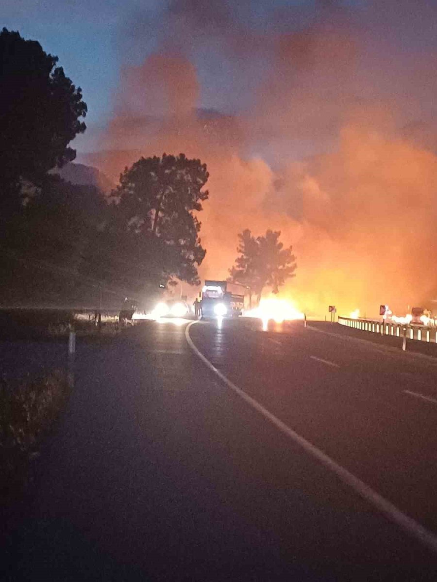 Kemer’de Çıkan Orman Yangını Kontrol Altına Alındı