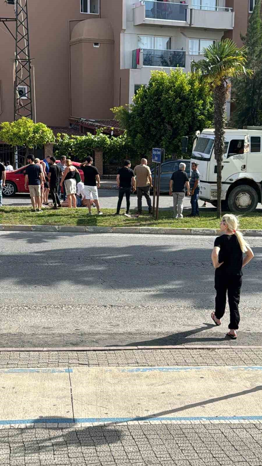 Yaya Geçidinde Kamyonun Çarptığı Alman Turist Ağır Yaralandı