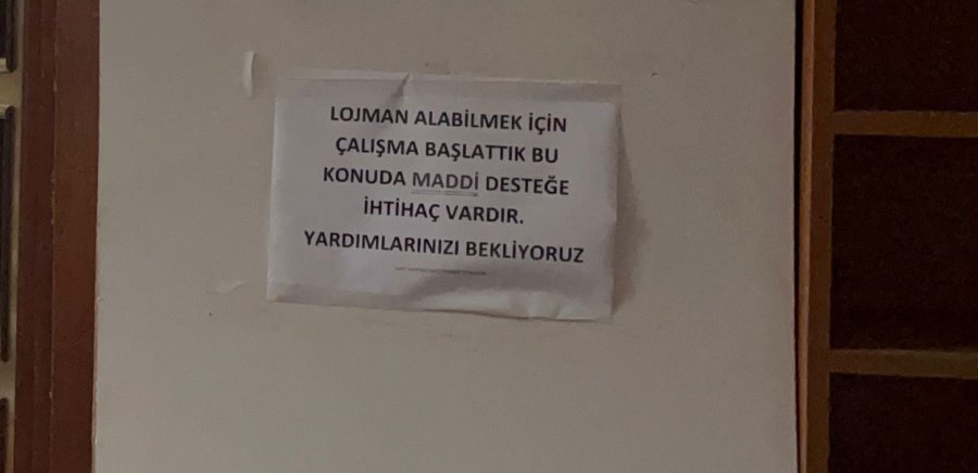 Ev Olmadan Gelmem Diyen Müezzine Çareyi Cemaatte Aradılar