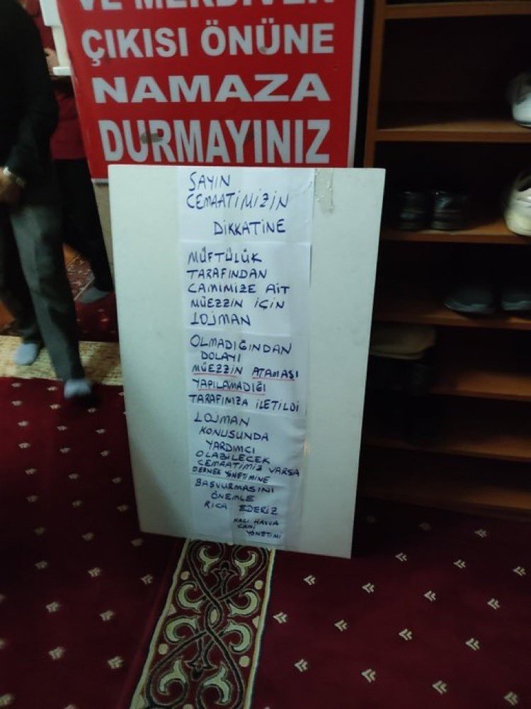 Ev Olmadan Gelmem Diyen Müezzine Çareyi Cemaatte Aradılar