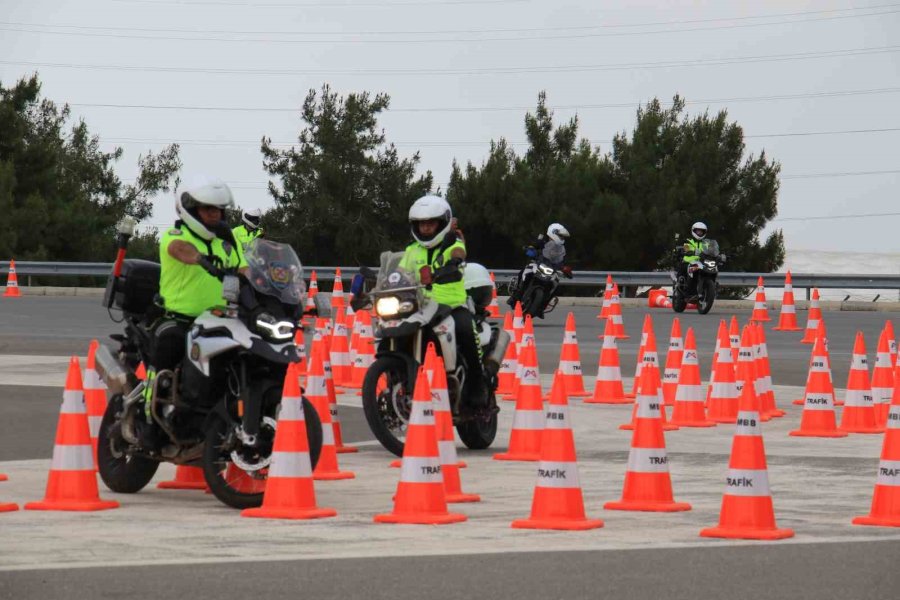 Motosikletli Trafik Polis Timleri Sertifikalarını Aldı