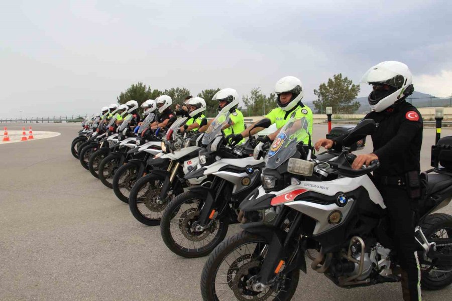 Motosikletli Trafik Polis Timleri Sertifikalarını Aldı