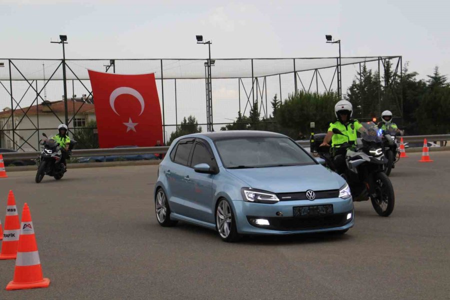 Motosikletli Trafik Polis Timleri Sertifikalarını Aldı