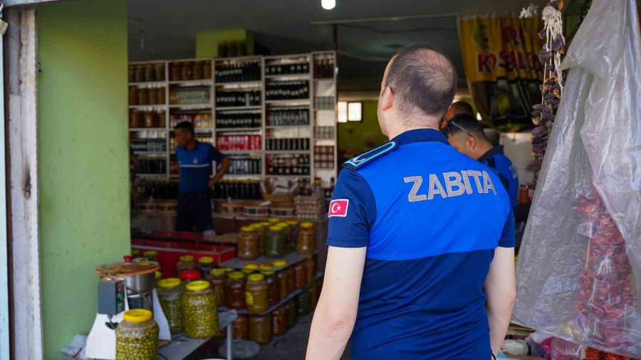 Tarsus’ta Zabıta Ekipleri Menşei Belirsiz Ürünlere El Koydu