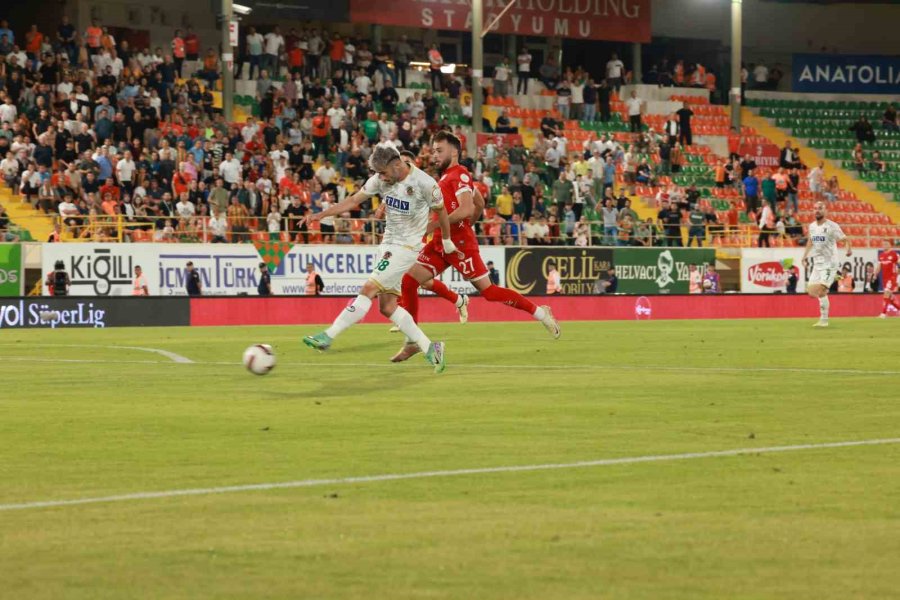 Trendyol Süper Lig: Alanyaspor: 1 - Antalyaspor: 0 (ilk Yarı)