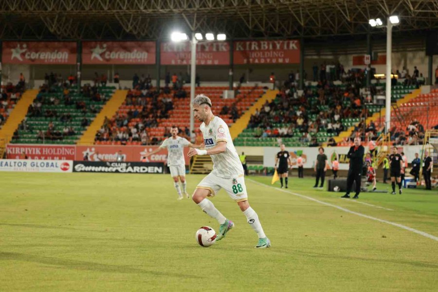 Trendyol Süper Lig: Alanyaspor: 1 - Antalyaspor: 0 (ilk Yarı)