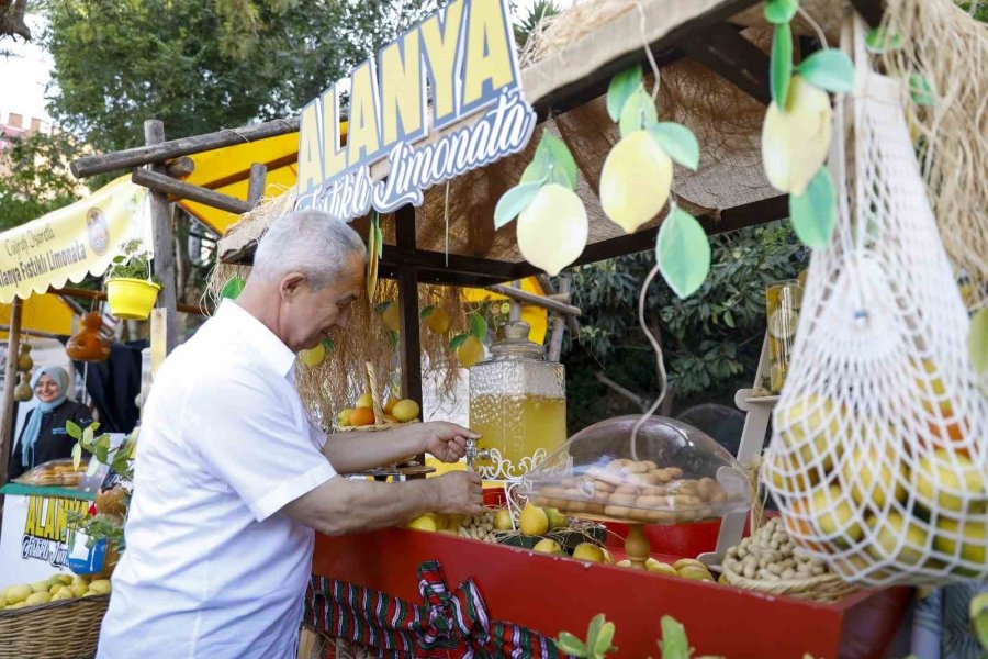 Başkan Özçelik Tescilli Fıstıklı Limonatayı Tanıttı