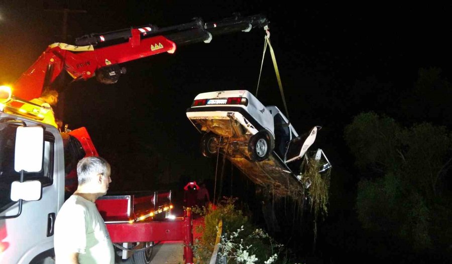 Antalya’da Otomobil Köprüden Dereye Uçtu: 1’i Çocuk 2 Kişi Kayıp