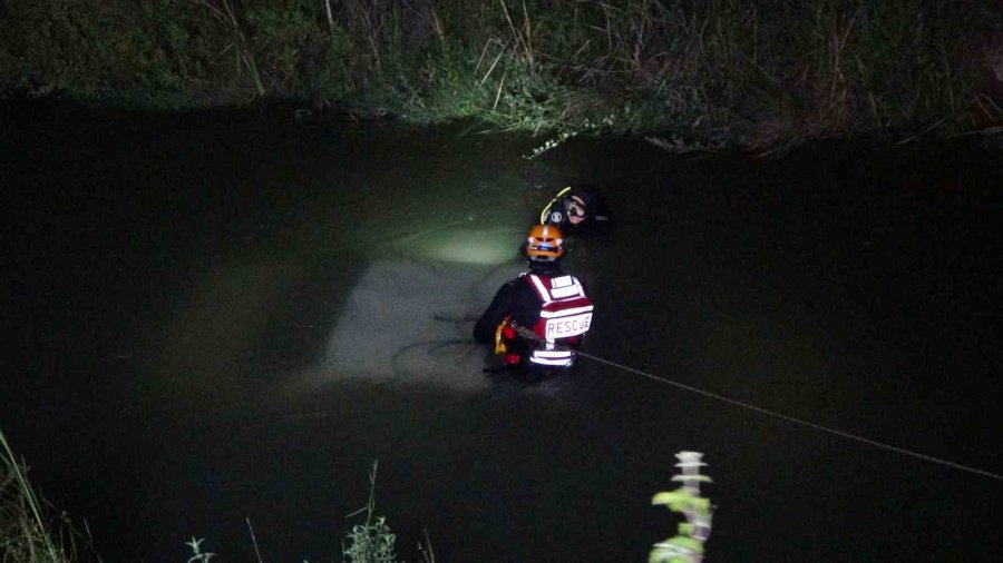 Antalya’da Otomobil Köprüden Dereye Uçtu: 1’i Çocuk 2 Kişi Kayıp