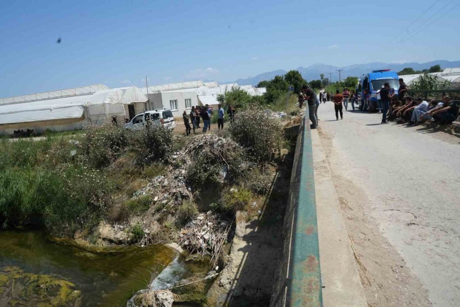 Otomobilin Dereye Düştüğü Kazada Ölü Sayısı 2’ye Yükseldi, Kayıp Olan Çocuk Aranıyor