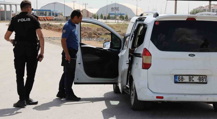 “tabanca Yok” Dedi, Kurusıkı Tabanca Çıktı