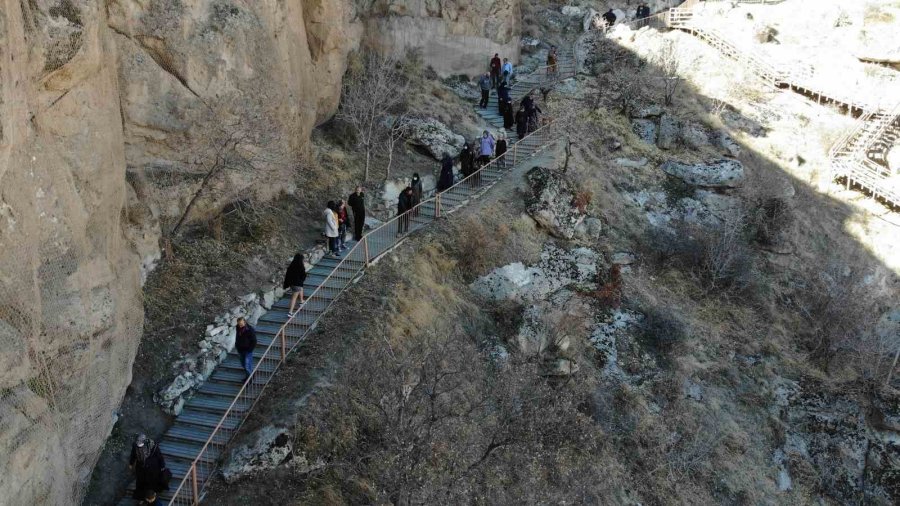 Eşsiz Doğa Harikası Ihlara Vadisi Ziyaretçilerini Ağırlıyor