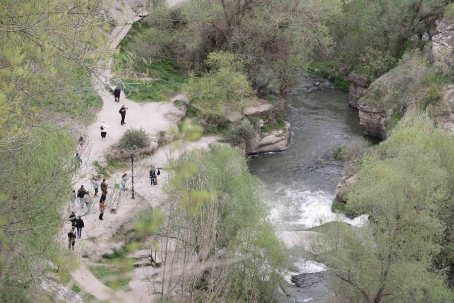 Eşsiz Doğa Harikası Ihlara Vadisi Ziyaretçilerini Ağırlıyor