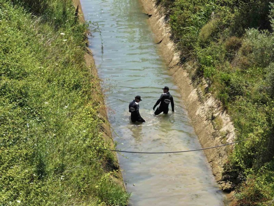 Antalya’da Sulama Kanalına Düşen Araçtaki 9 Yaşındaki Çocuğu Arama Çalışmaları Sürüyor