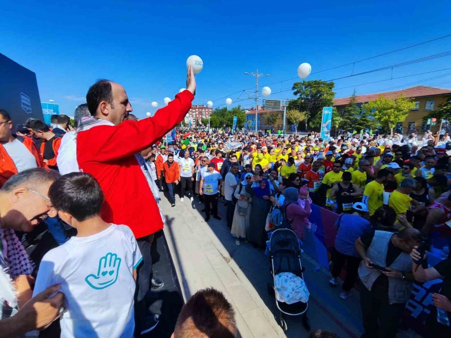 3. Uluslararası Konya Yarı Maratonu Büyük Bir Coşkuyla Koşuldu