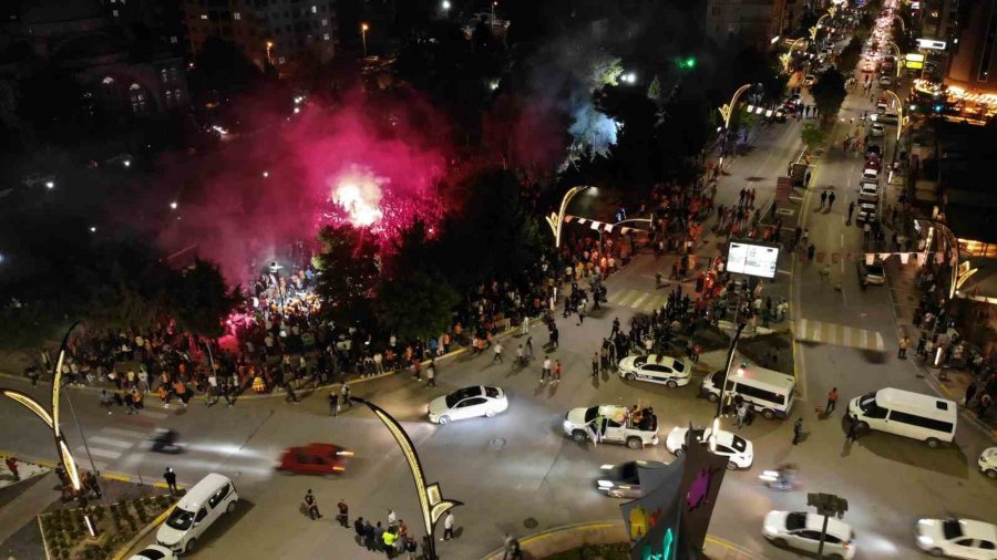 Galatasaray’ın 24. Şampiyonluğu Aksaray’da Coşkuyla Kutlandı