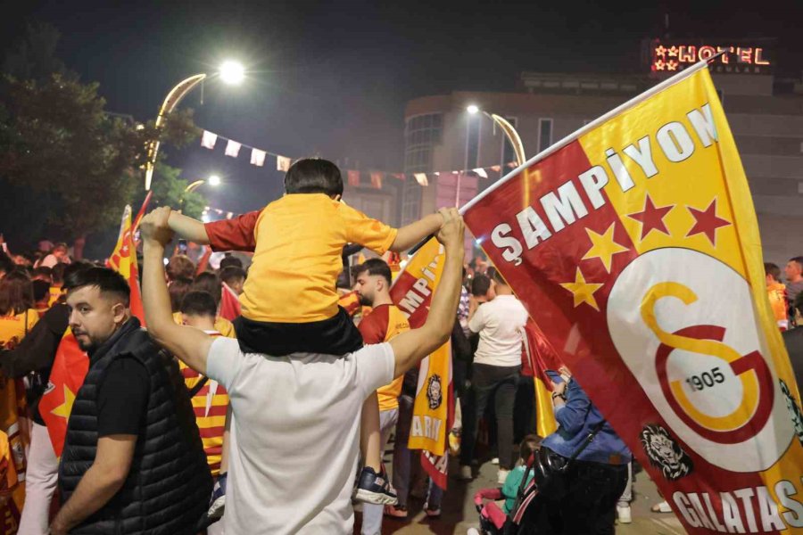 Galatasaray’ın 24. Şampiyonluğu Aksaray’da Coşkuyla Kutlandı