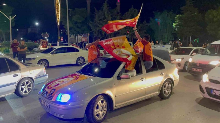 Galatasaray’ın 24. Şampiyonluğu Aksaray’da Coşkuyla Kutlandı