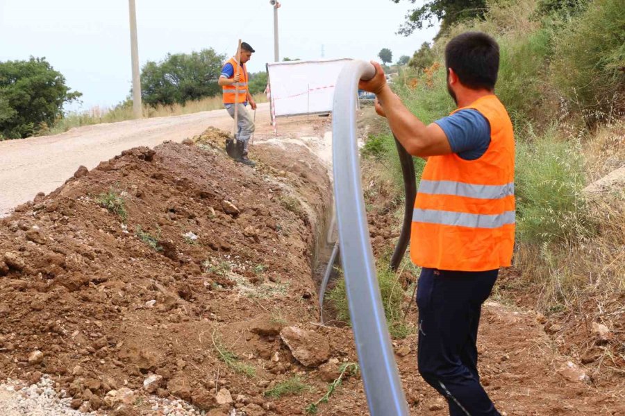 Kumluca’nın Kırsal Mahallelerinde İçme Suyu Hatlarını Yeniliyor