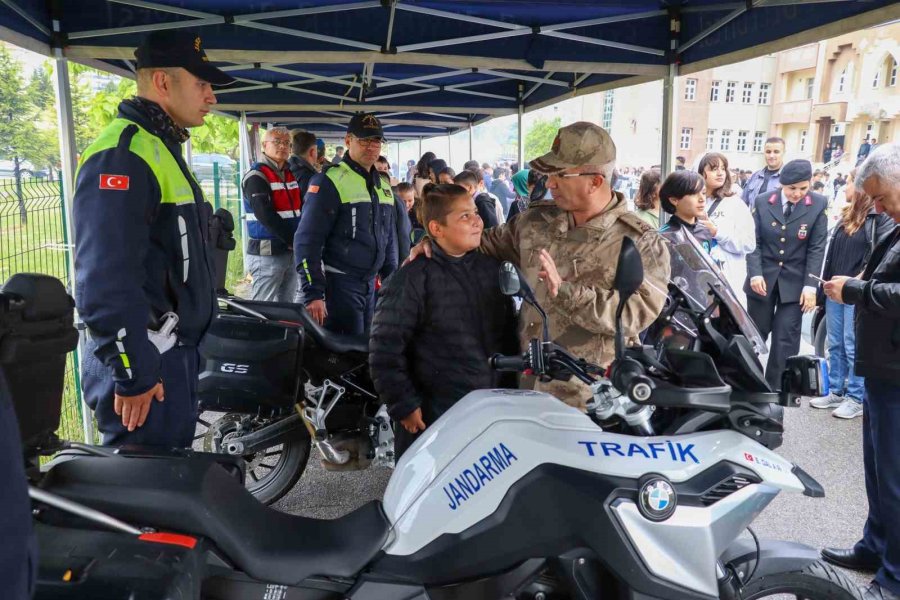 Jandarmadan Ortaokul Öğrencilerine Etkinlik