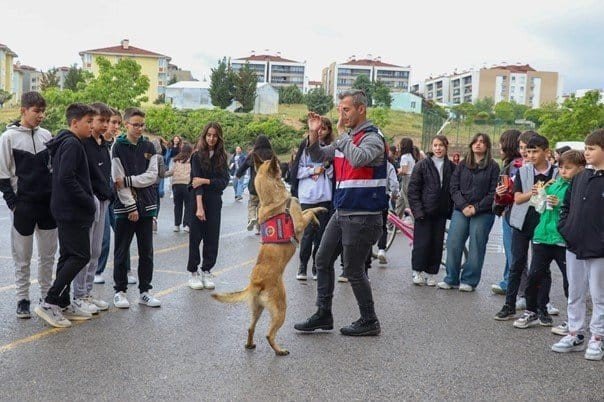 Jandarmadan Ortaokul Öğrencilerine Etkinlik