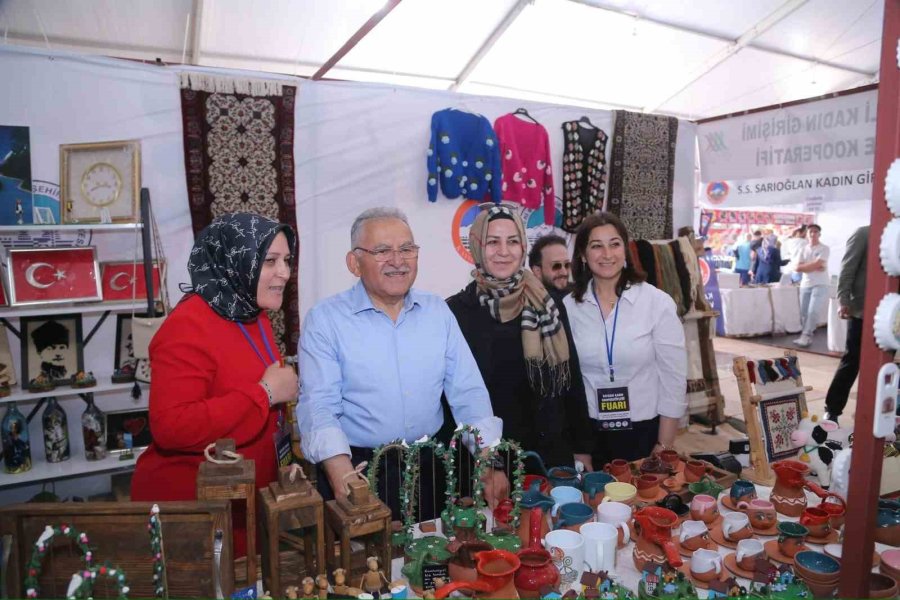 Başkan Büyükkılıç, Kayseri 2. Kadın Kooperatifleri Fuarı Ve Yöresel Ürünler Fuarı’nı Ziyaret Etti