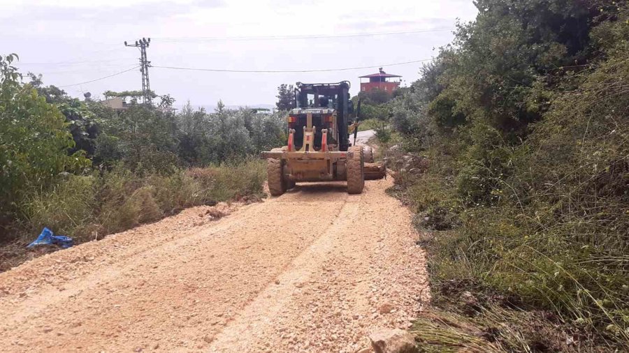 Tarsus’ta Afet Sonrası Hasar Oluşan Köy Yolları Onarıldı