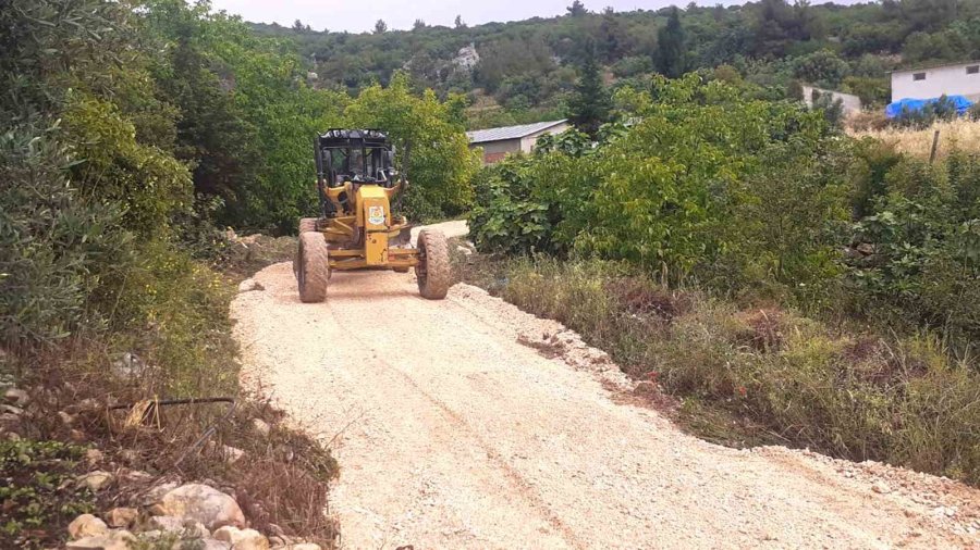 Tarsus’ta Afet Sonrası Hasar Oluşan Köy Yolları Onarıldı