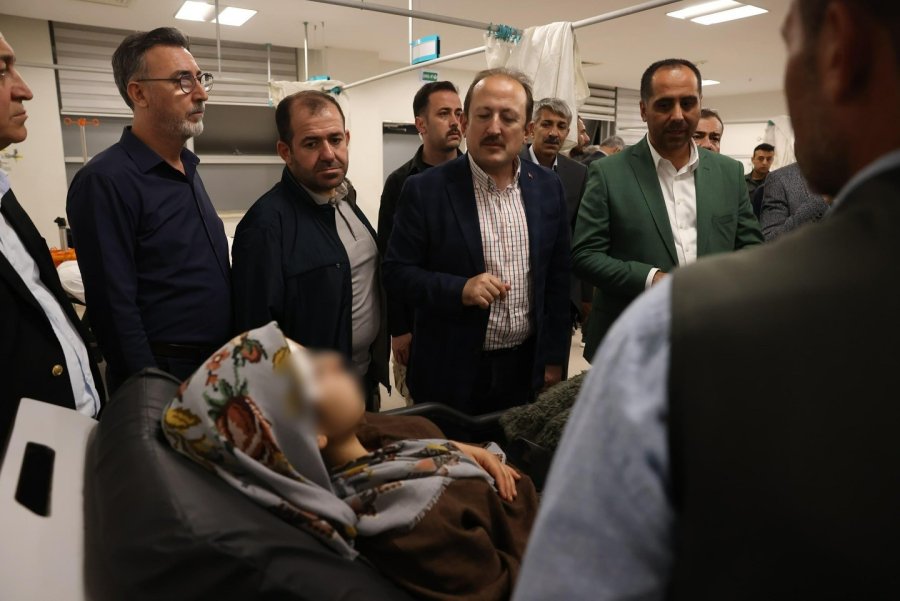 Vali Pehlivan, Mersin’deki Kazada Yaralananları Hastanede Ziyaret Etti