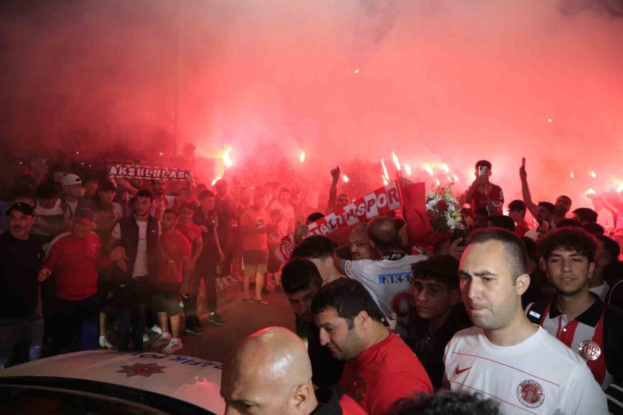 Antalya’da Alex İzdihamı