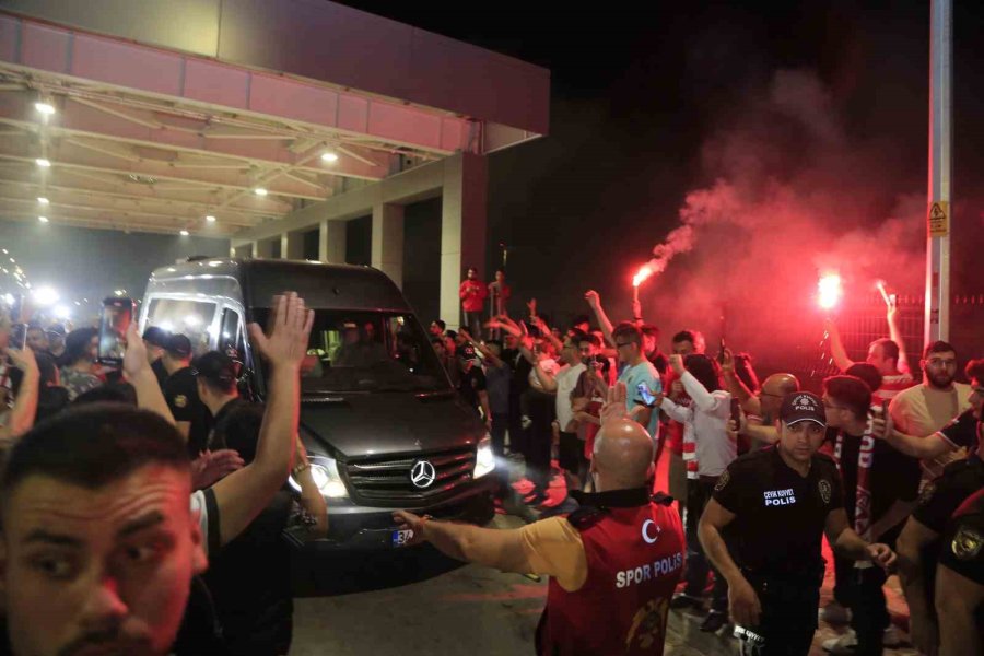 Antalya’da Alex İzdihamı