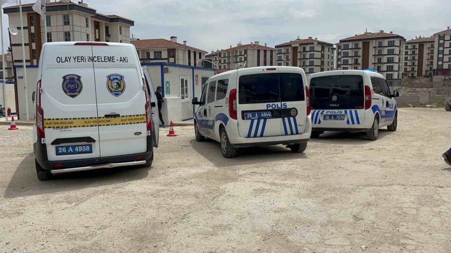 İnşaat Sahasında Güvenlik Görevlilerinin Bıçaklı Kavgası Kanlı Bitti: 1’i Ağır 2 Yaralı