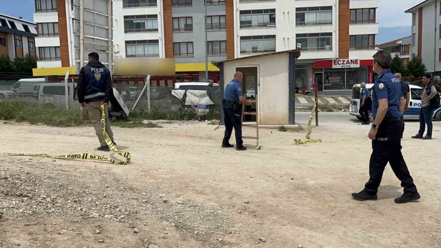 İnşaat Sahasında Güvenlik Görevlilerinin Bıçaklı Kavgası Kanlı Bitti: 1’i Ağır 2 Yaralı